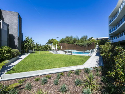 LORNE CHALET APARTMENT 11 Odyssea - Holiday Sunshine Coast 4