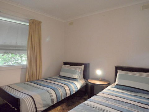 RETRO RETREAT INLET SIDE - Sunshine Coast Tourism 3
