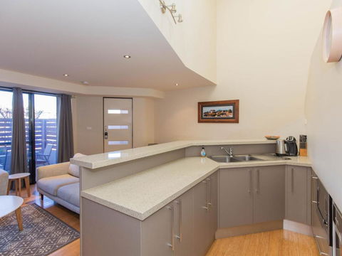Khione 5 / 23 25 Kirwan Close - Holiday Sunshine Coast 2