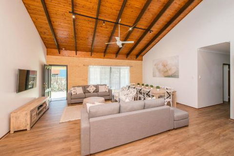 Bedella - Sunshine Coast Tourism 2