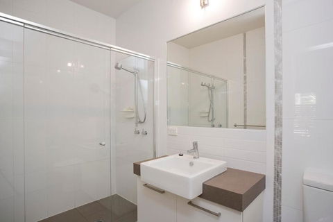 Exclusive Anglesea River Beach Apartment - Holiday Sunshine Coast 2