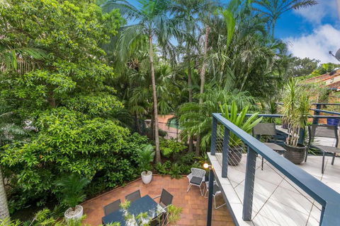 Calinda Sol 2 At Clarkes Beach - Sunshine Coast Tourism 2