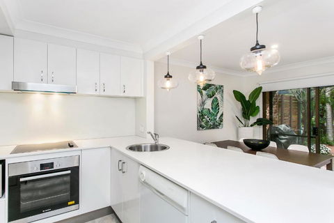 Calinda Sol 2 At Clarkes Beach - Sunshine Coast Tourism 5