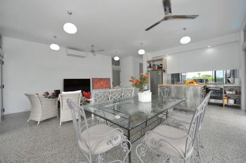 1 Murphy Street Port Douglas - Sunshine Coast Tourism 3