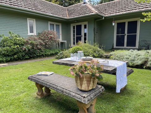 GOWAN ROSS COTTAGE - Sunshine Coast Tourism 1