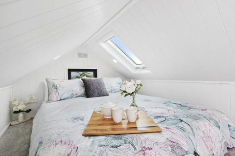 TINY HOME......BIG Views - Sunshine Coast Tourism 2