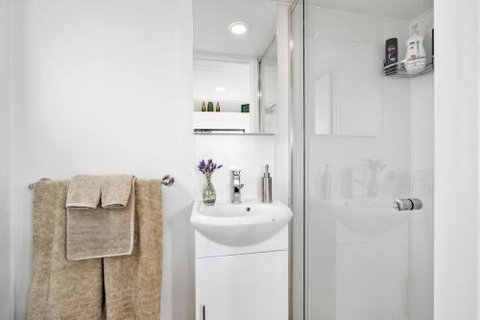 TINY HOME......BIG Views - Sunshine Coast Tourism 3