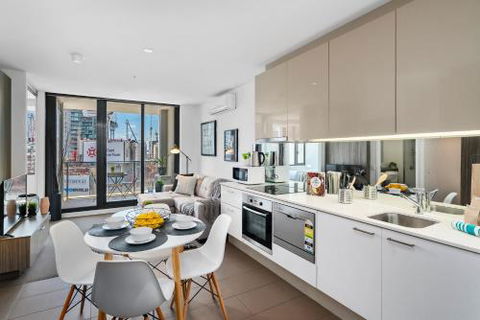 Complete Host Hudson Apartments - Sunshine Coast Tourism 0