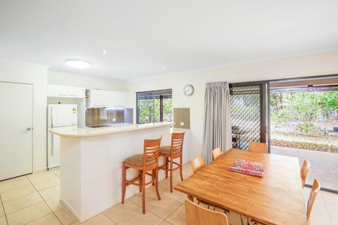 18 Naiad Court Rainbow Shores Modern Beach House Walk To Beach - Sunshine Coast Tourism 4