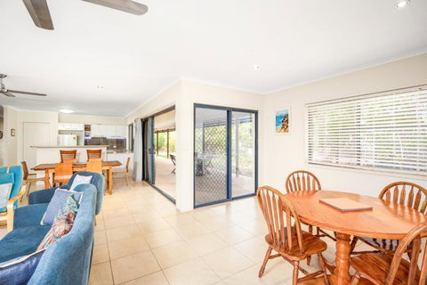 18 Naiad Court Rainbow Shores Modern Beach House Walk To Beach - Sunshine Coast Tourism 1
