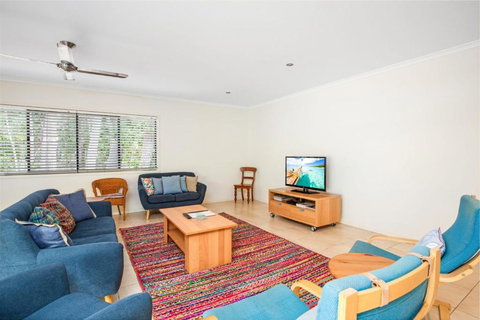 18 Naiad Court Rainbow Shores Modern Beach House Walk To Beach - Sunshine Coast Tourism 5