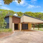 18 Naiad Court Rainbow Shores Modern Beach House Walk To Beach - Sunshine Coast Tourism 0