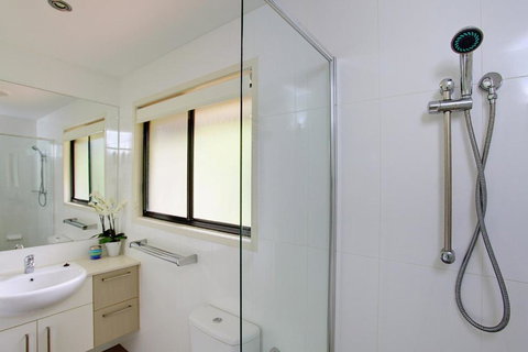 6 Orania Court Rainbow Shores Absolutely Gorgeous Beach Side Property Within 200 Metres Walk To The Beach - Holiday Sunshine Coast 6