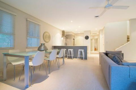 Villa Del Mar Port Douglas - Sunshine Coast Tourism 1