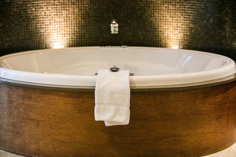 Hepburn Spa Pavilions - Holiday Sunshine Coast 5