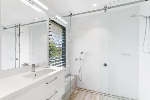 Bayvilla 4 At The Beach - Holiday Sunshine Coast 2