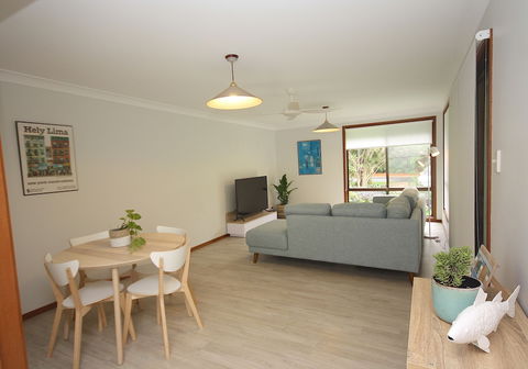 Byron By The Beach - Sunshine Coast Tourism 3