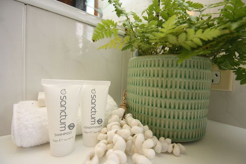 Byron By The Beach - Sunshine Coast Tourism 5