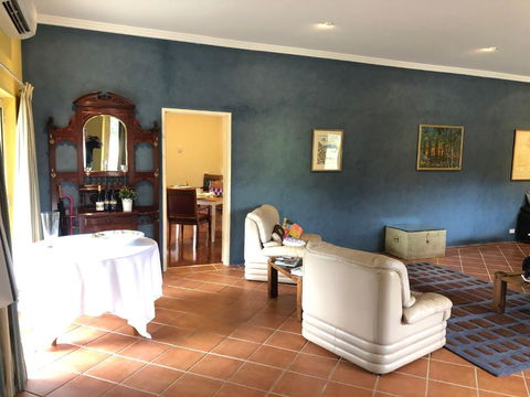 Gundaroo Manor Bed & Breakfast - Holiday Sunshine Coast 4