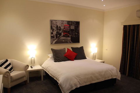 Gundaroo Manor Bed & Breakfast - Holiday Sunshine Coast 3