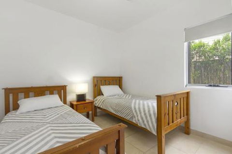 Mollymook Townhouse Shepherd Street 3 / 13 - Sunshine Coast Tourism 1