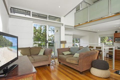 Mollymook Townhouse Shepherd Street 3 / 13 - Sunshine Coast Tourism 3