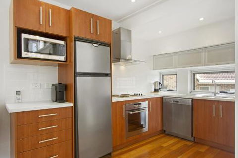 Mollymook Townhouse Shepherd Street 3 / 13 - Sunshine Coast Tourism 6