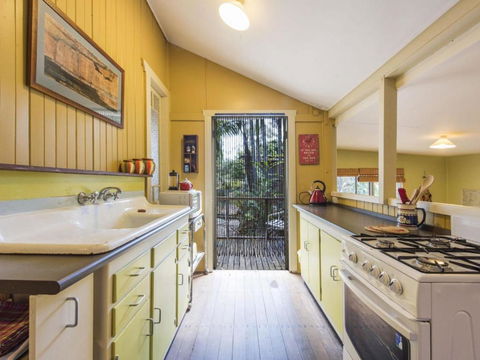 Little Beach House - Sunshine Coast Tourism 2
