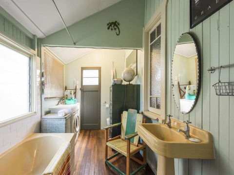 Little Beach House - Sunshine Coast Tourism 6