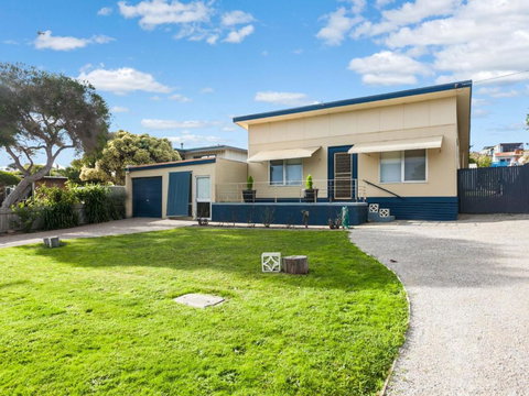 OCEAN SOUNDS Anglesea - Holiday Sunshine Coast 1