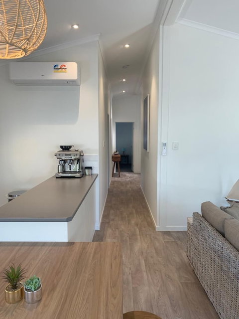 Harveys Beach House - Holiday Sunshine Coast 3