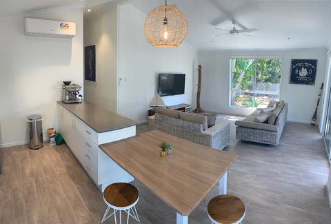 Harveys Beach House - Holiday Sunshine Coast 2