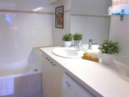 One Bedroom Superb View - Sunshine Coast Tourism 3