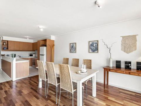 APARTMENT 23 PACIFIC APARTMENTS Sit On The Deck & Soak In The View - Holiday Sunshine Coast 6