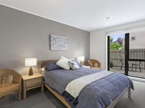 APARTMENT 23 PACIFIC APARTMENTS Sit On The Deck & Soak In The View - Holiday Sunshine Coast 2