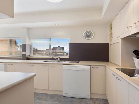 Garden Apartment At Forster Tower - Holiday Sunshine Coast 5