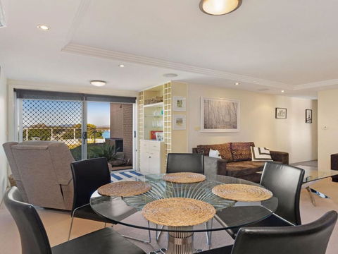 Garden Apartment At Forster Tower - Holiday Sunshine Coast 3