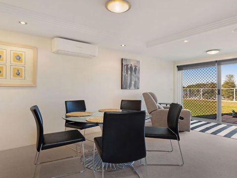 Garden Apartment At Forster Tower - Holiday Sunshine Coast 1