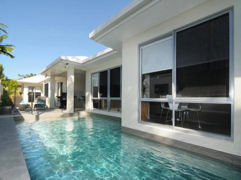 BEACH RETREAT At PALM COVE - Sunshine Coast Tourism 6