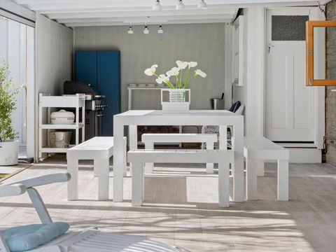 SANTORINI BEACH HOUSE SAFETY BEACH - Sunshine Coast Tourism 1