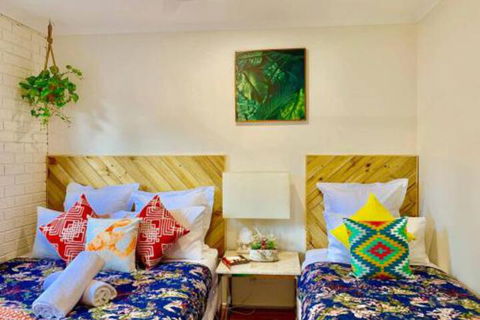 PARADISE COURT VILLA 1 Free Wifi - Sunshine Coast Tourism 2