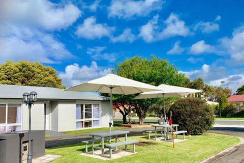 PARADISE COURT VILLA 1 Free Wifi - Sunshine Coast Tourism 1