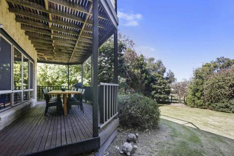 APOLLO BAY HOLIDAY HOUSE Walk To Beach + Wifi - Holiday Sunshine Coast 0