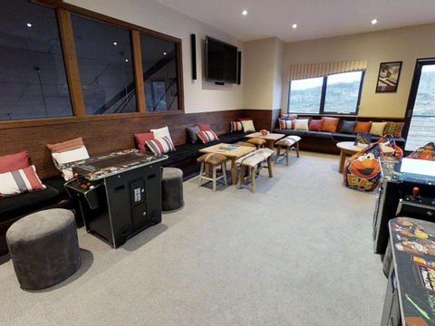 Apartment 5 The Stables Perisher - Holiday Sunshine Coast 1