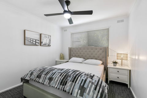 Beauty AND THE Peace - Inlet Side - Holiday Sunshine Coast 3