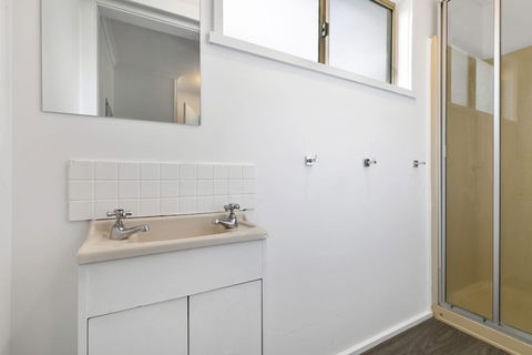 Beauty AND THE Peace - Inlet Side - Holiday Sunshine Coast 0