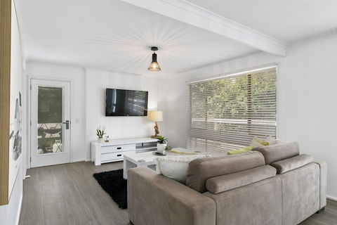 Beauty AND THE Peace - Inlet Side - Holiday Sunshine Coast 4