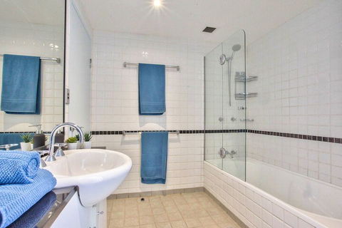 Apartment CBD Jones Bay - Holiday Sunshine Coast 4