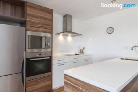 SKY GARDENS SUNSET RIVER VIEW NETFLIX WINE PARKING - Sunshine Coast Tourism 0