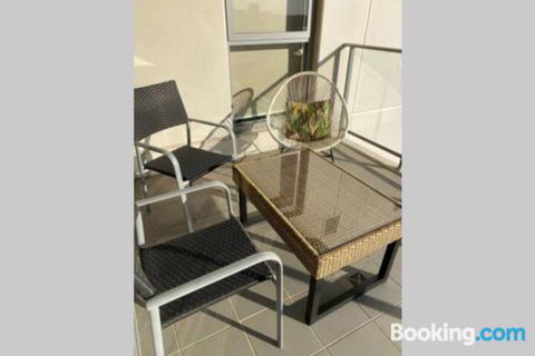 SKY GARDENS SUNSET RIVER VIEW NETFLIX WINE PARKING - Sunshine Coast Tourism 3